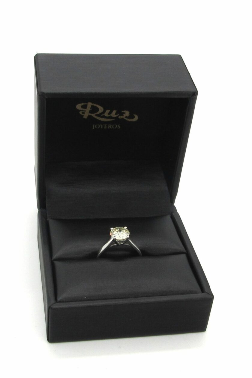 Sortija de Oro Blanco con Diamante Central 1,38ct - Image 2