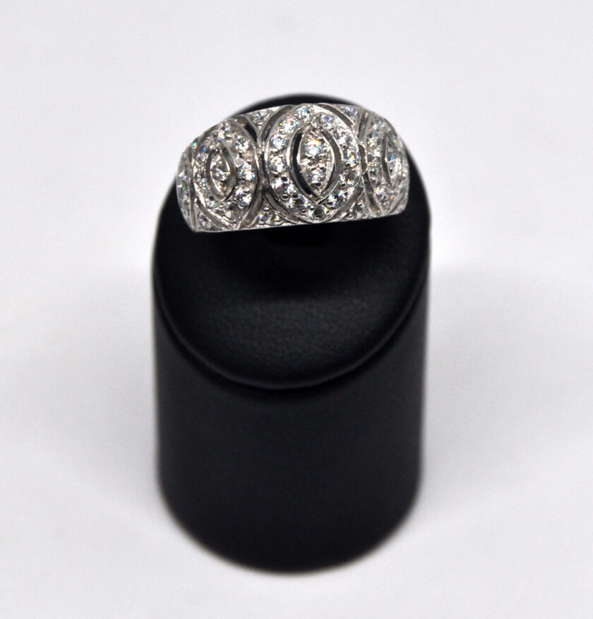 Sortija oro blanco con círculo de diamantes - Image 3