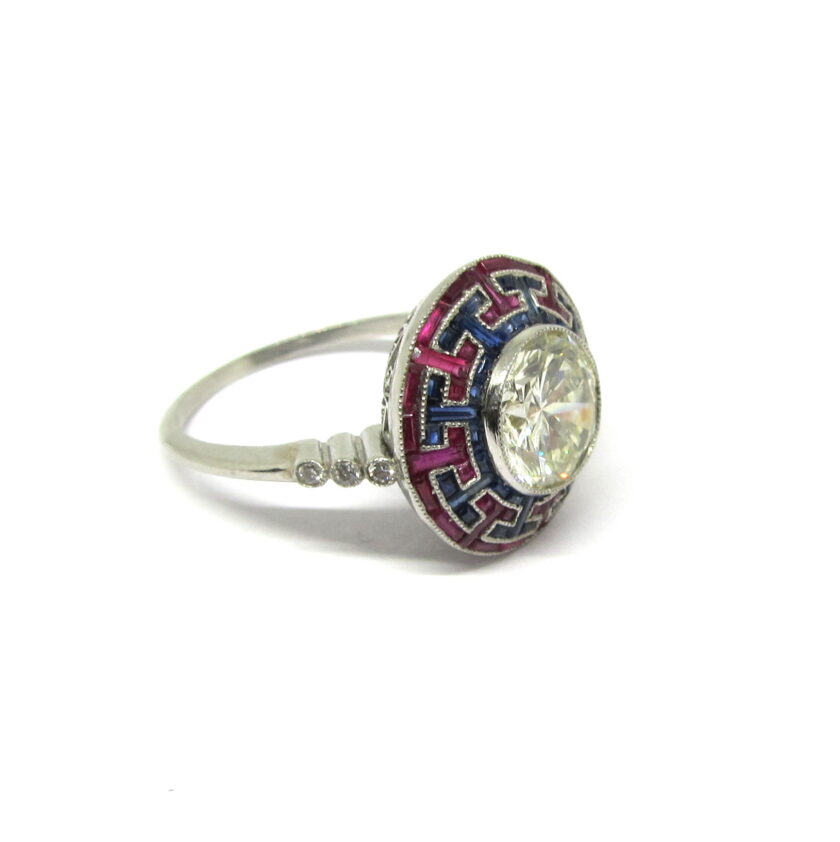 Sortija con Diamante Rodeado de Rubíes y Zafiros - Image 2