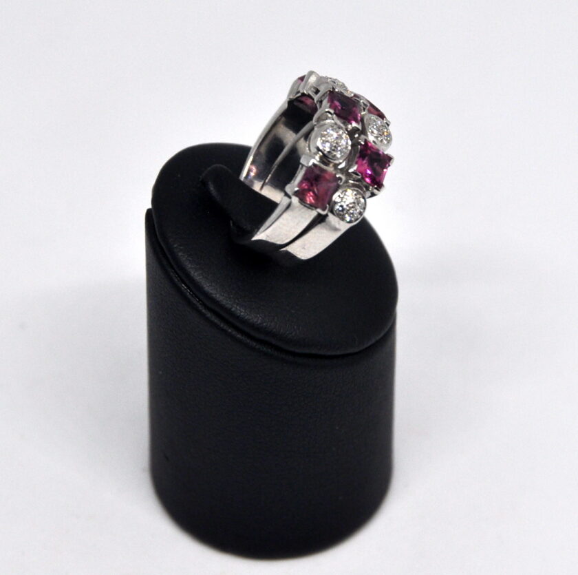 Sortija con Diamantes y Piedras Rosas - Image 8