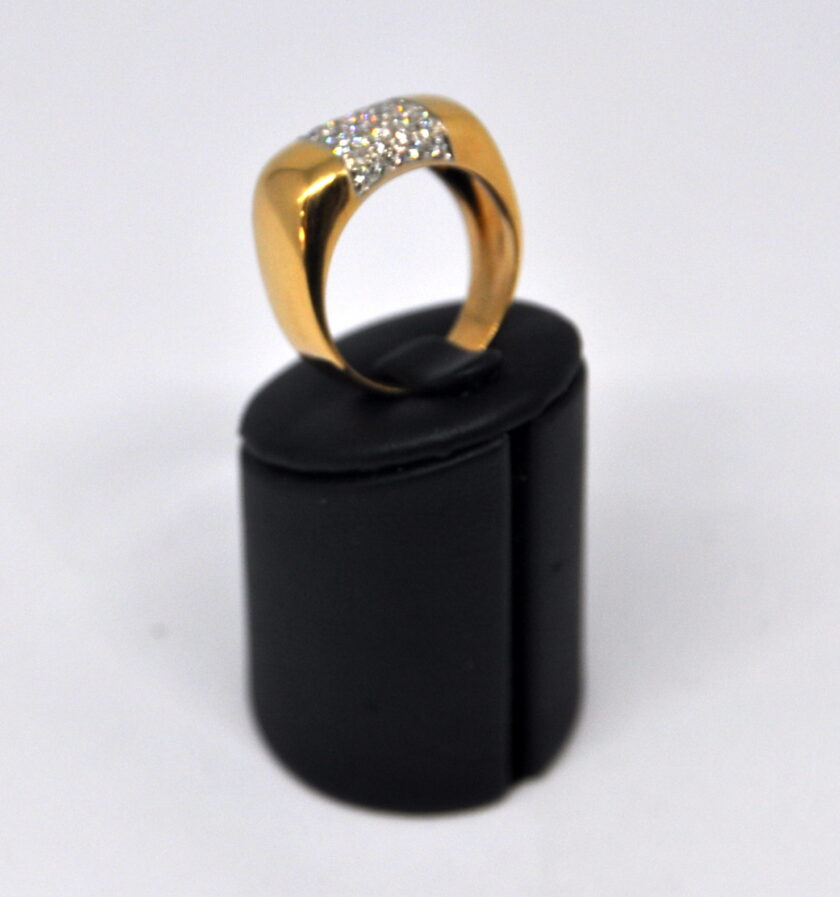 Sortija  de oro amarillo con pavé de diamantes - Image 4