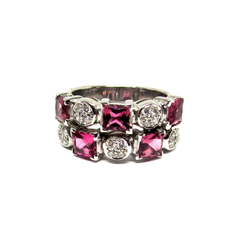 Sortija con Diamantes y Piedras Rosas