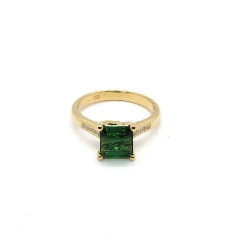 Sortija de oro amarillo con esmeralda y brillantes