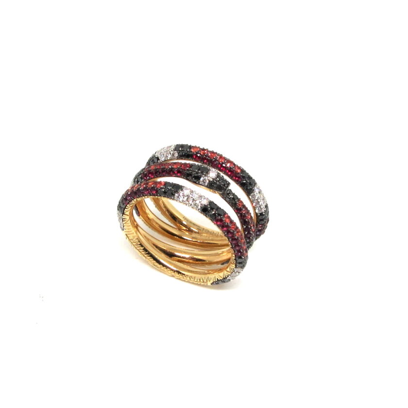 Anillo Gucci en oro amarillo con diamantes negros y blancos con rubies - Image 2