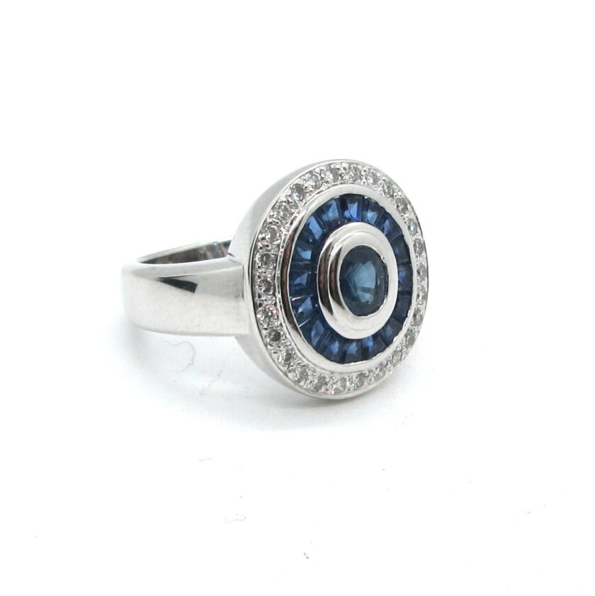 Sortija de oro blanco con zafiros y diamantes - Image 2