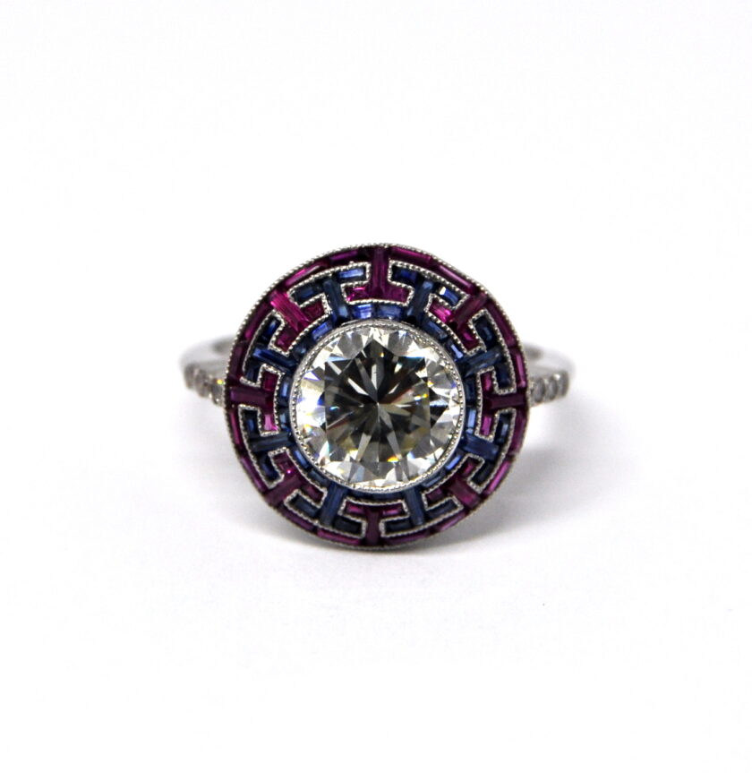 Sortija con Diamante Rodeado de Rubíes y Zafiros