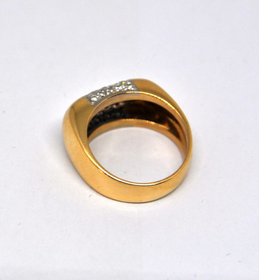 Sortija  de oro amarillo con pavé de diamantes - Image 3