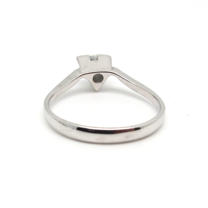 Sortija de Oro Blanco con Diamante Central 0,2ct - Image 4