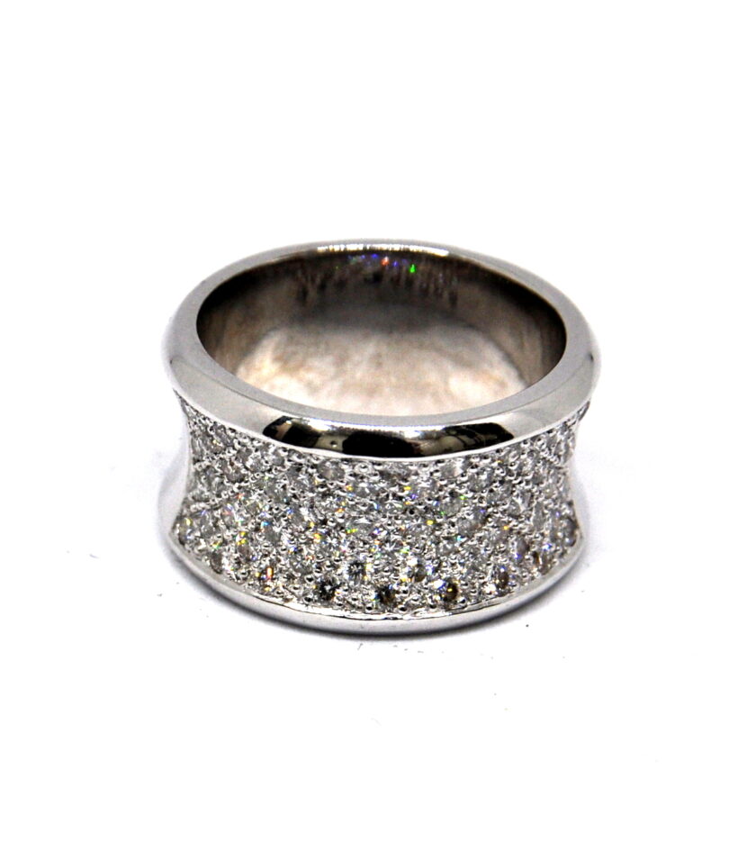Sortija de Oro Blanco con Pavé de 60 Diamantes