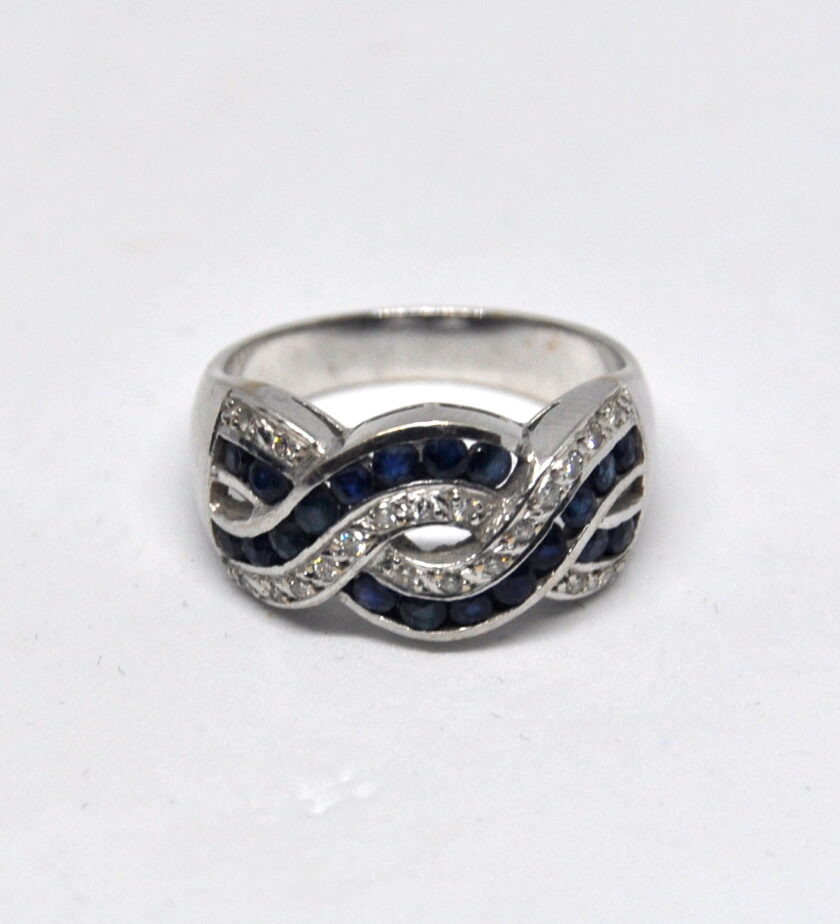 Sortija oro blanco entrelazado con diamantes y zafiros - Image 5