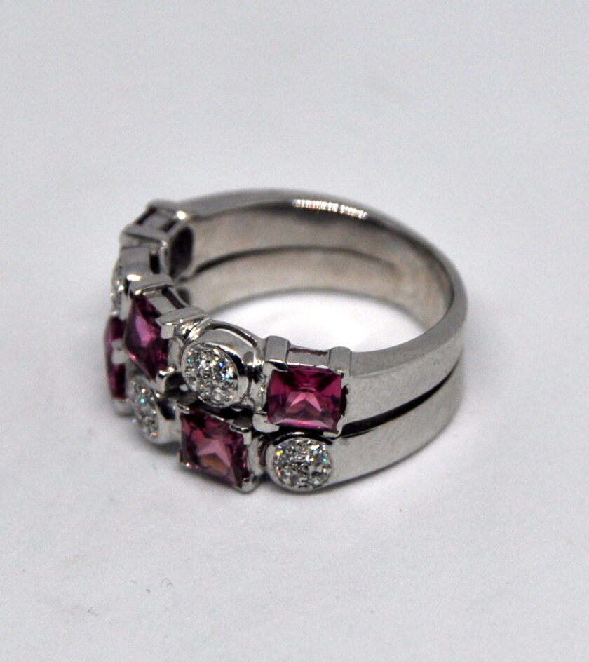 Sortija con Diamantes y Piedras Rosas - Image 6