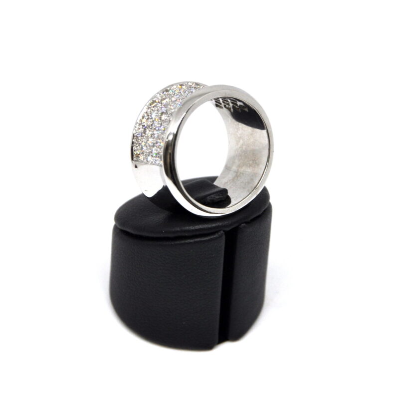 Sortija de Oro Blanco con Pavé de 60 Diamantes - Image 5