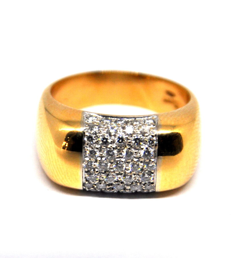 Sortija  de oro amarillo con pavé de diamantes