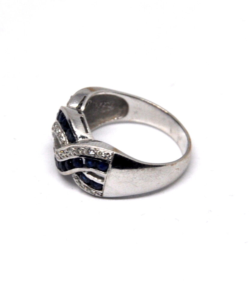 Sortija oro blanco entrelazado con diamantes y zafiros - Image 11