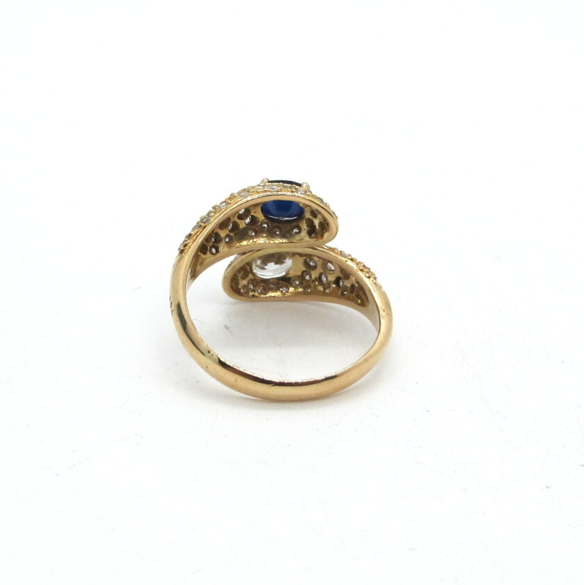 Sortija Tu y yo de oro amarillo con zafiros y diamantes - Image 4